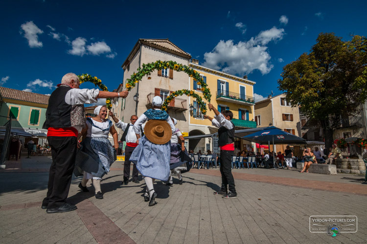 photo fete traditionnelle saint andre les alpes verdon